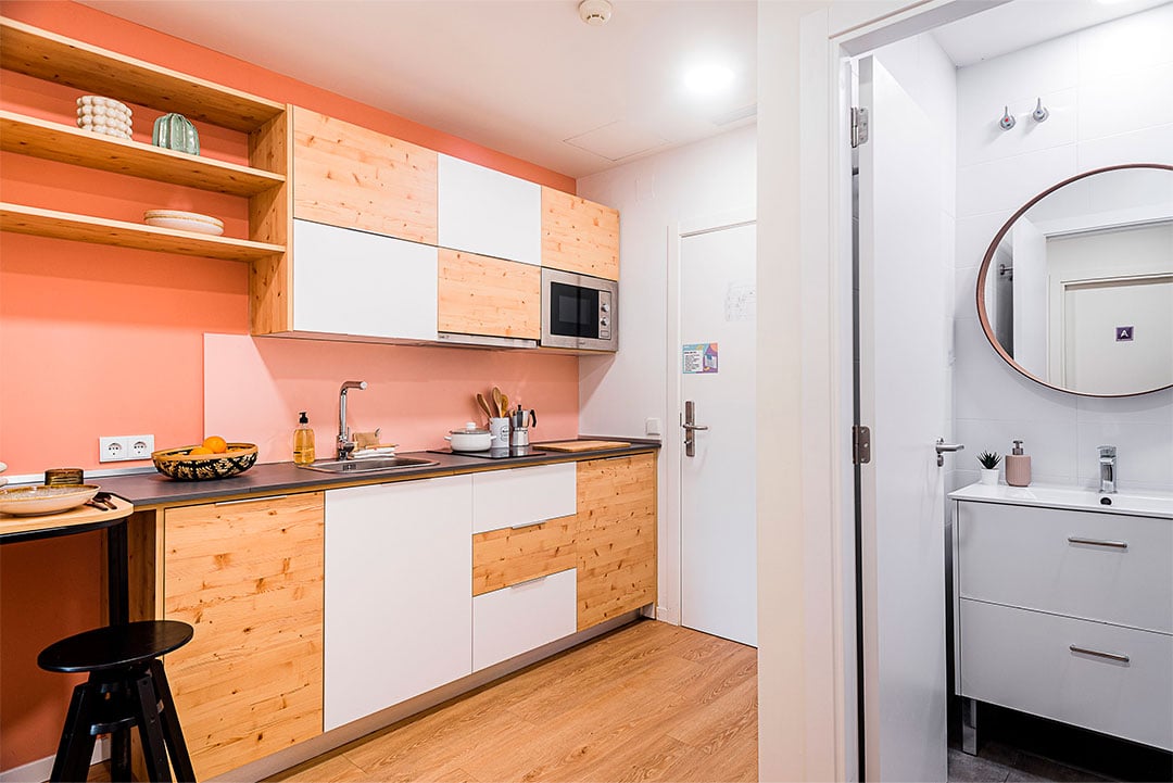 livensa-living-sevilla-el-porvenir-area-estudio-premium-2camas-1.jpg