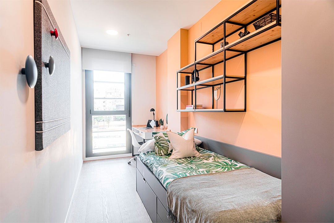 livensa-living-sevilla-el-porvenir-area-estudio-premium-2camas-2.jpg