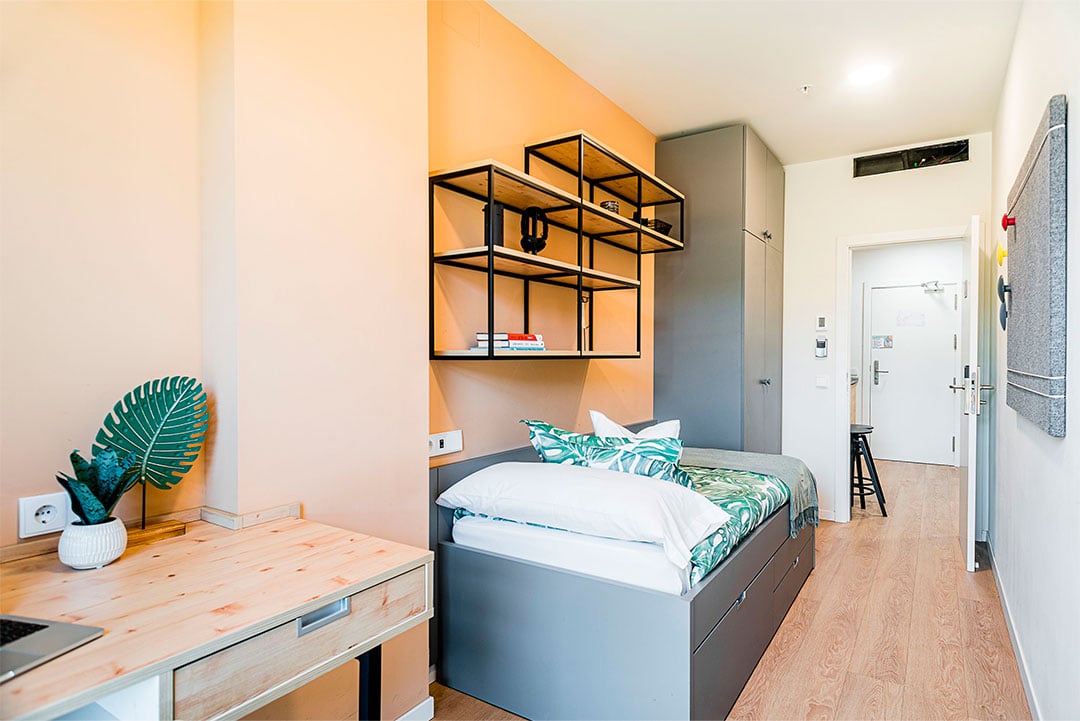 livensa-living-sevilla-el-porvenir-area-estudio-premium-2camas-3.jpg