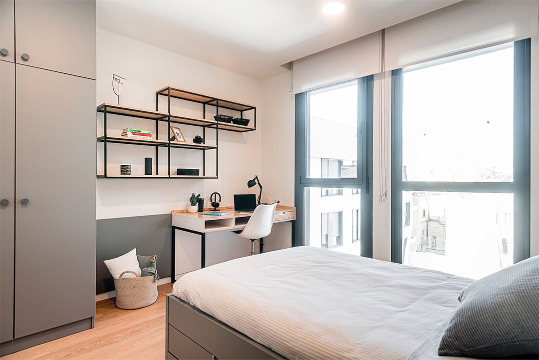 livensa-living-sevilla-el-porvenir-area-estudio-premium-3.jpg