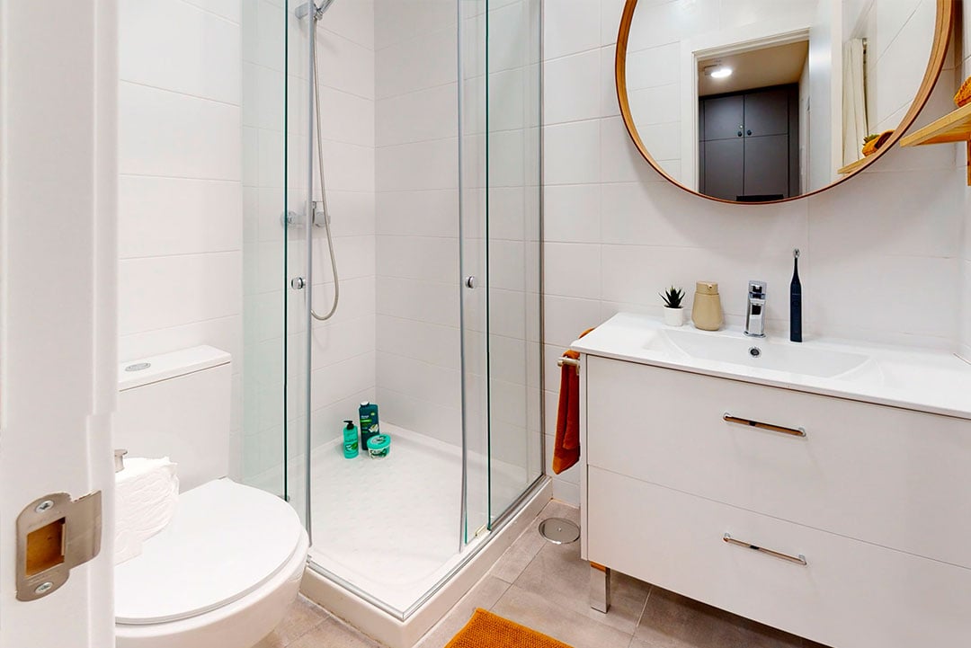 livensa-living-sevilla-el-porvenir-area-estudio-standard-2camas-1.jpg