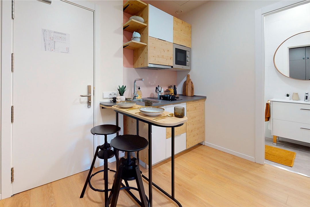 livensa-living-sevilla-el-porvenir-area-estudio-standard-2camas-3.jpg