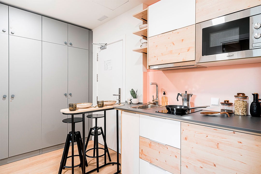 livensa-living-sevilla-el-porvenir-area-estudio-standard-2camas-4.jpg