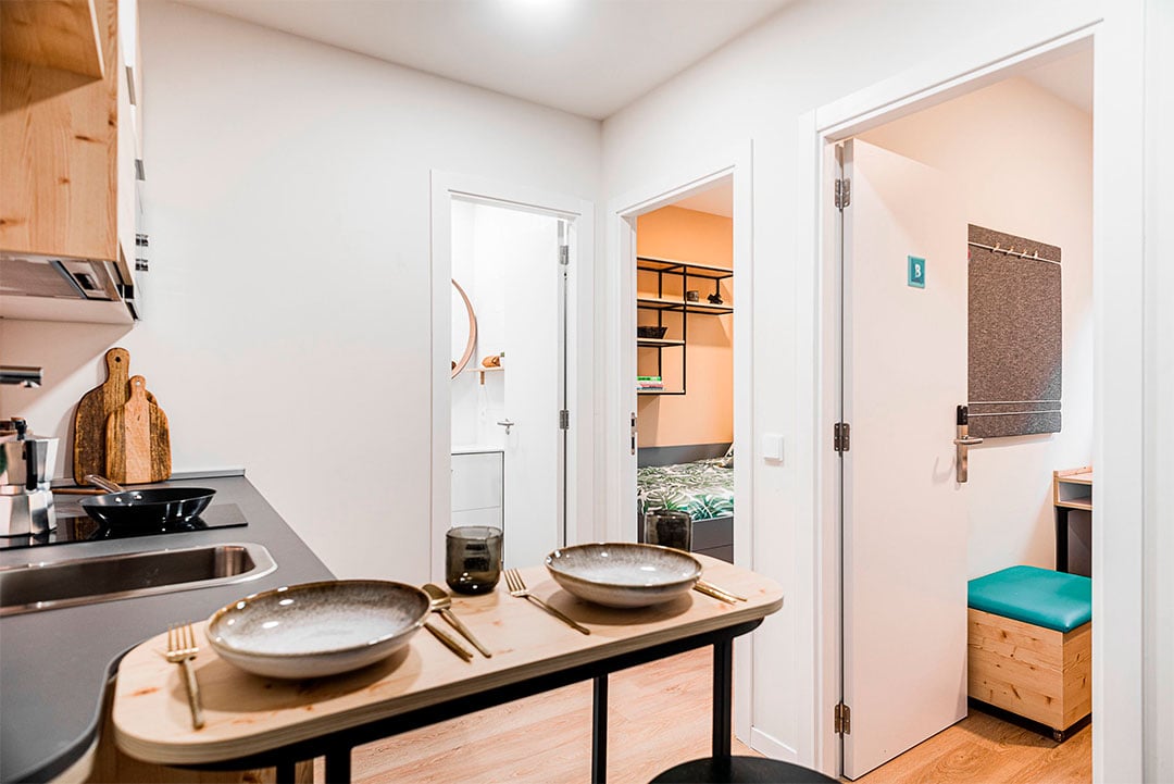livensa-living-sevilla-el-porvenir-area-estudio-standard-2camas-5.jpg