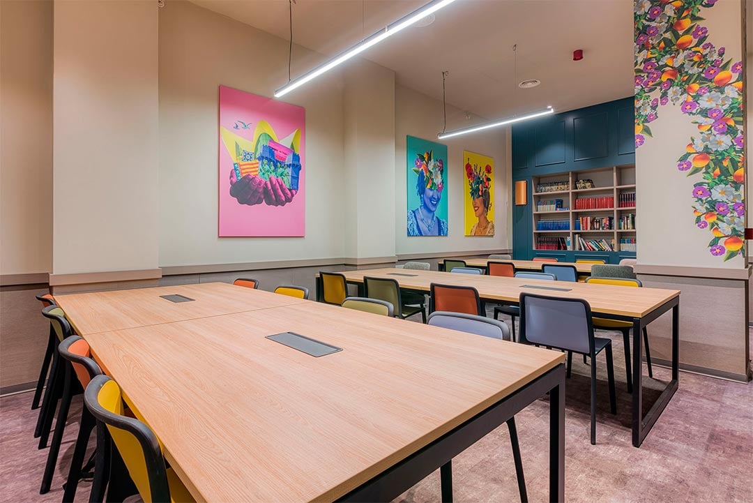 livensa-studios-valencia-marina-biblioteca-1.jpg