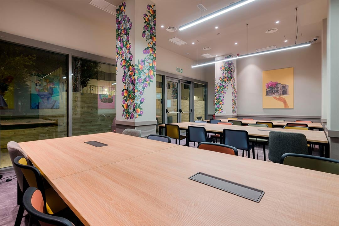 livensa-studios-valencia-marina-biblioteca.jpg