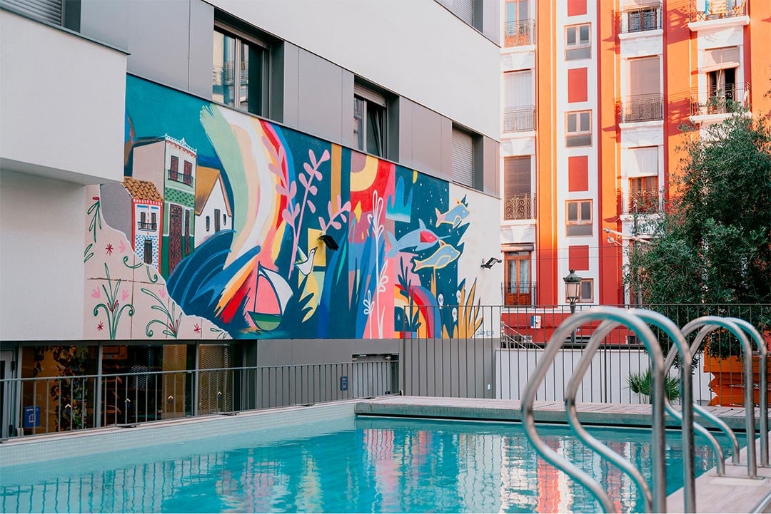livensa-studios-valencia-marina-piscina-1.jpg
