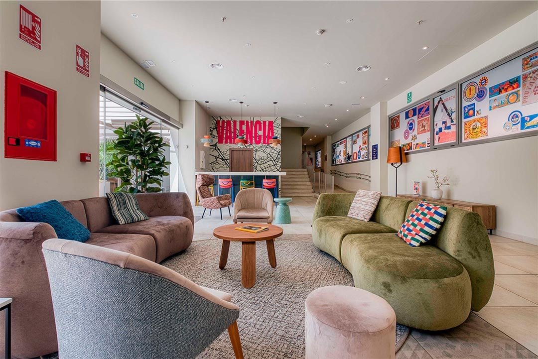 livensa-studios-valencia-marina-sala-recepcion.jpg