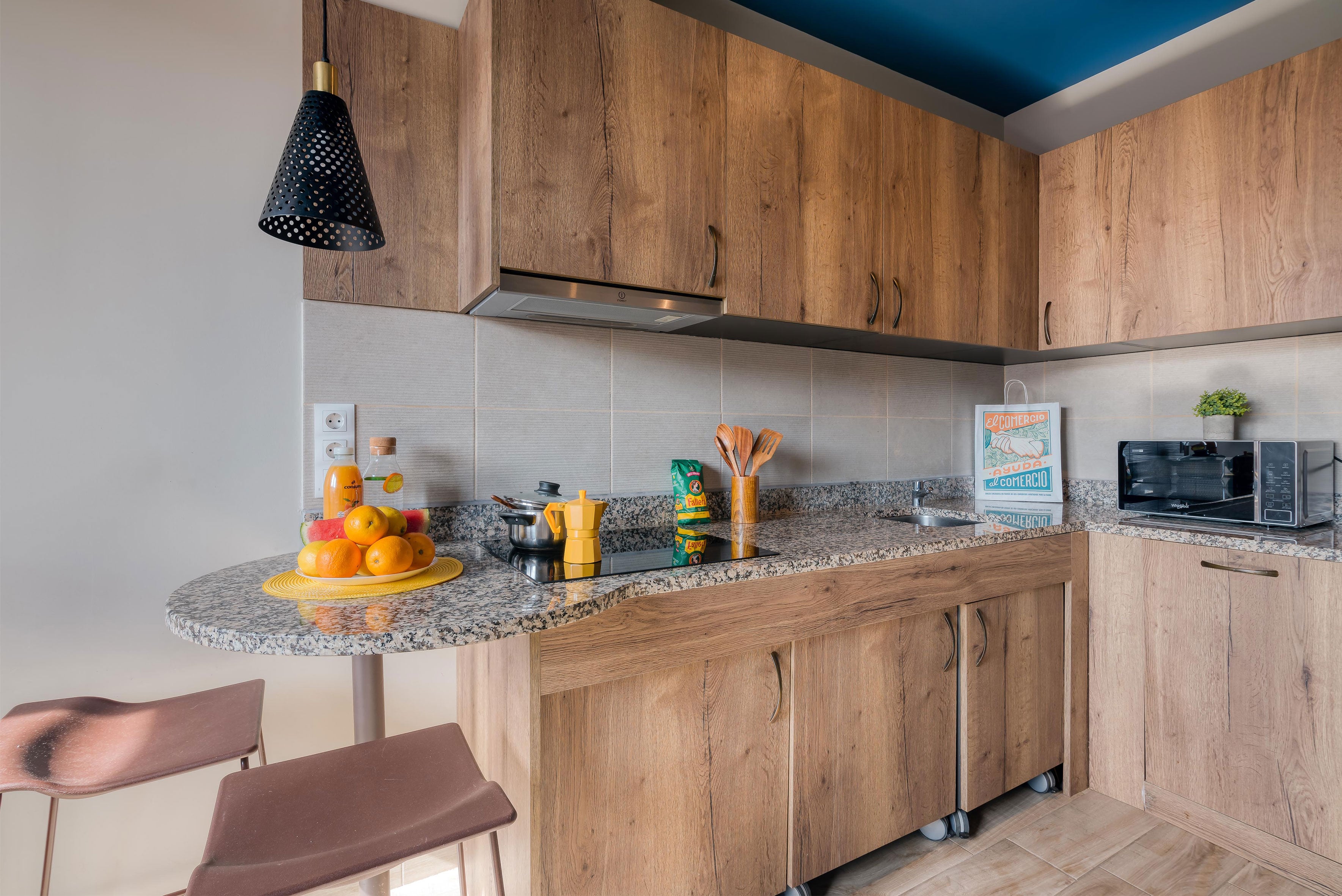 livensa-studios-valencia-marina-estudio-cocina-superior-accesible-2.jpg