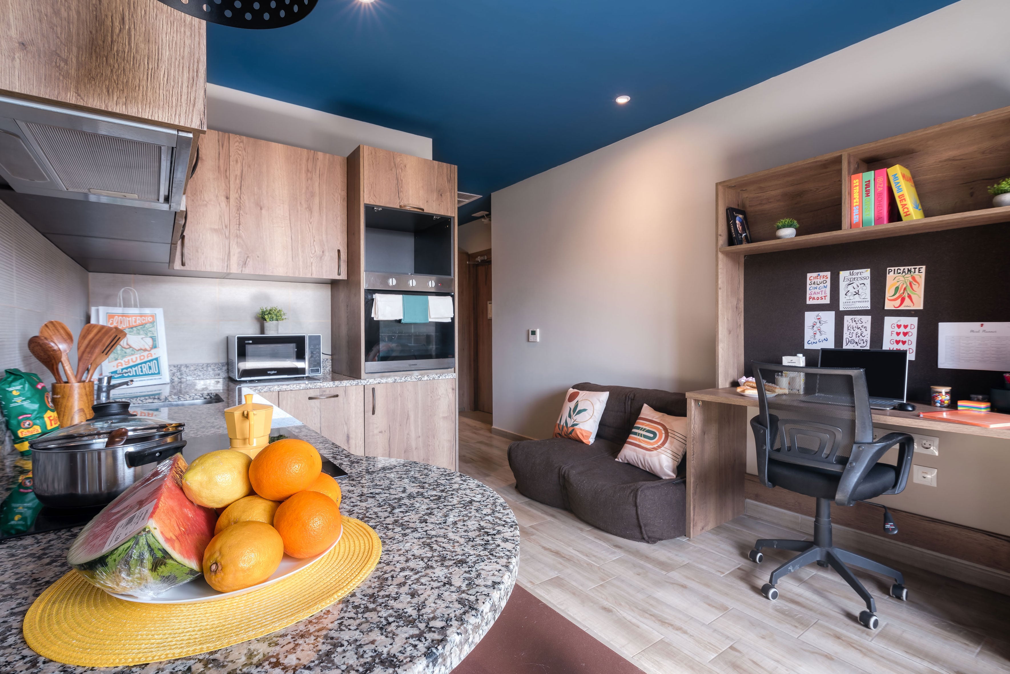 livensa-studios-valencia-marina-estudio-cocina-superior-accesible-3.jpg