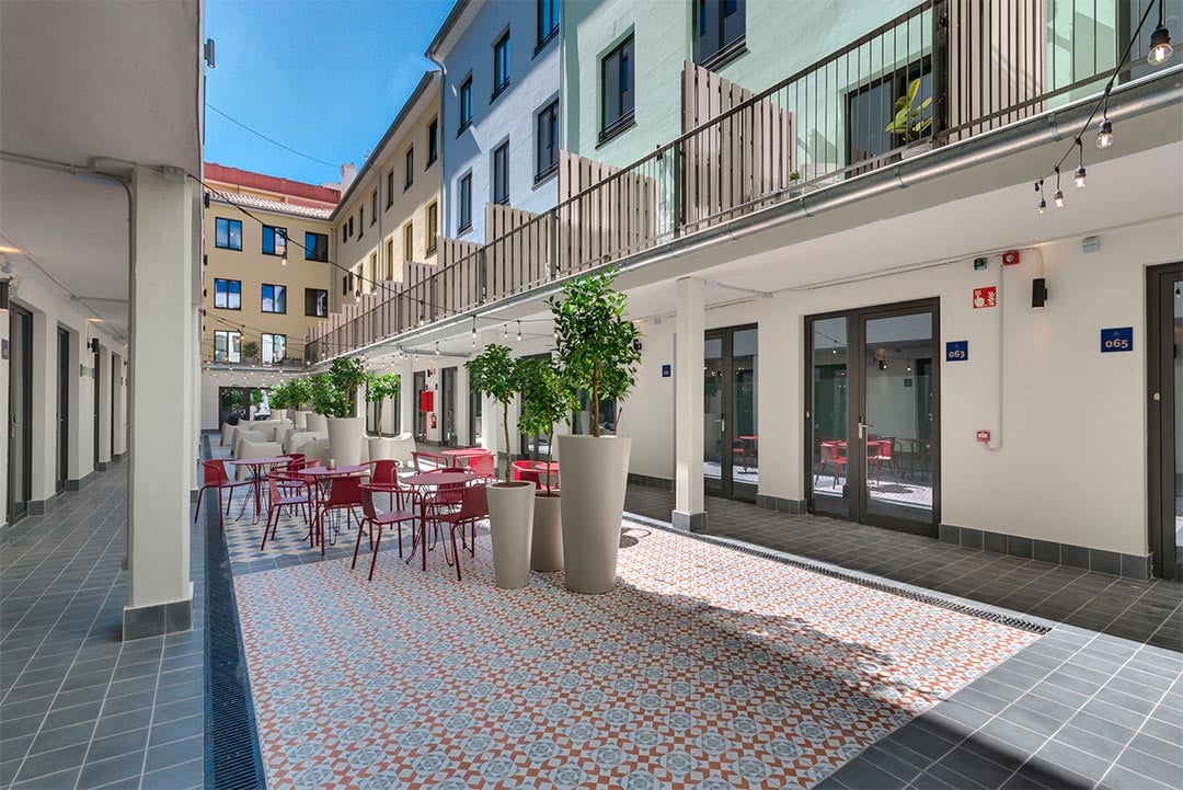 livensa-studios-valencia-viveros-terraza-interior.jpg