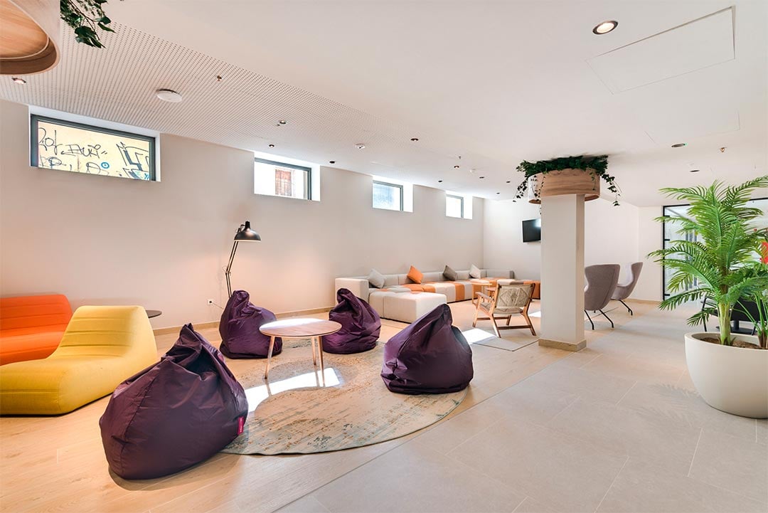 livensa-studios-valencia-viveros-zona-lounge-1.jpg