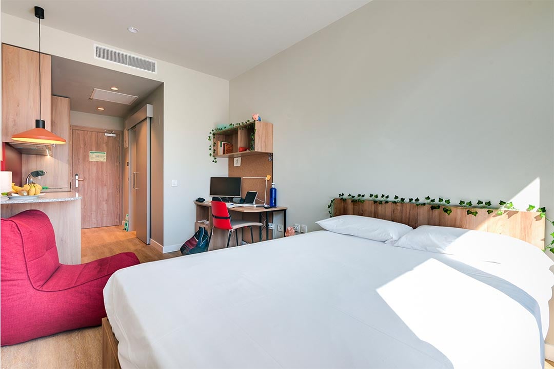 livensa-studios-valencia-viveros-estudio-cocina-superior-terraza-3.jpg