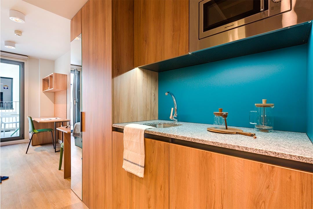 livensa-studios-valencia-viveros-estudio-kitchenette-standard-terrace-2.jpg