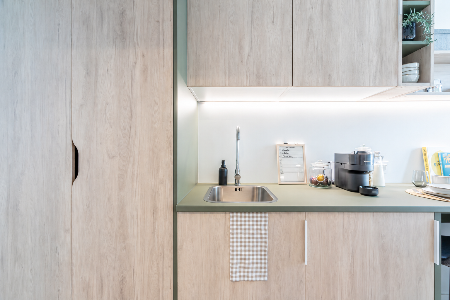 livensa-studios-valencia-mlavarrosa-studio-standard-kitchennete 1.png