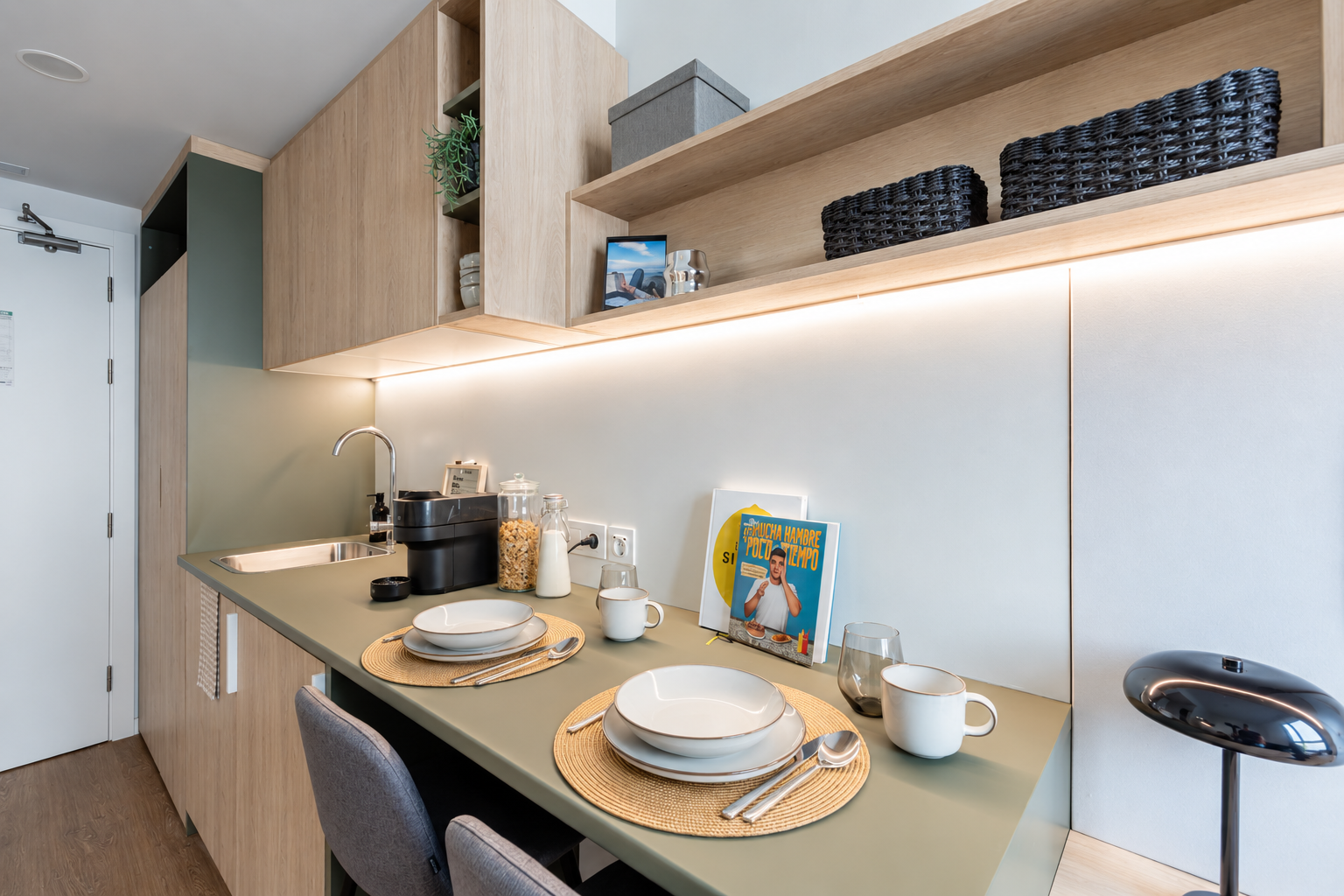 livensa-studios-valencia-mlavarrosa-studio-standard-kitchennete-3.png
