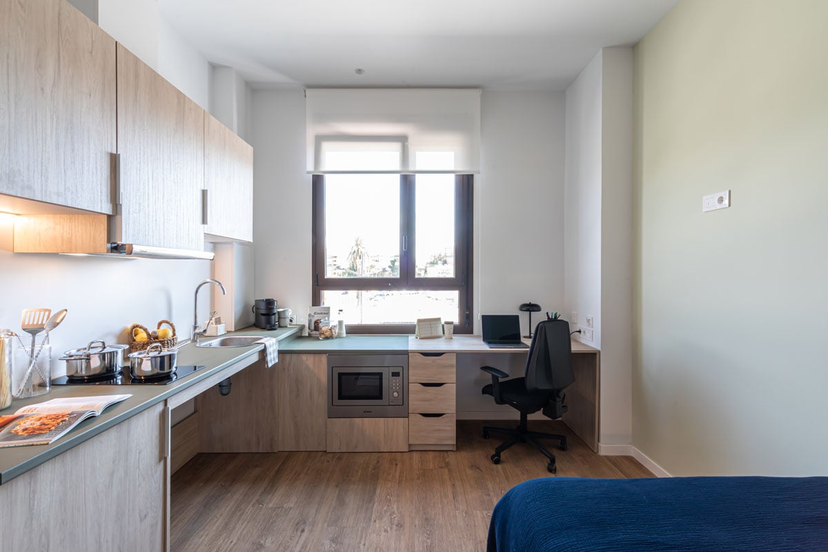 livensa-studios-valencia-malvarrosa-classic-plus-studio-accessible (1).jpg
