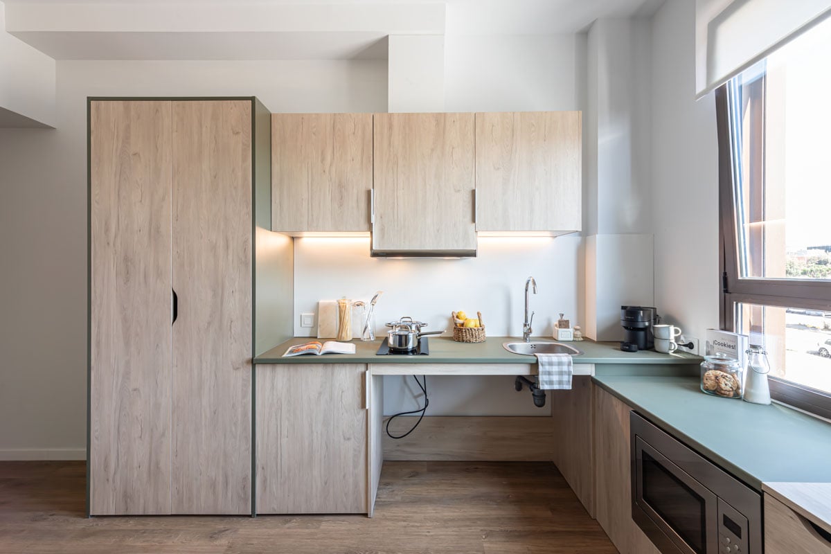 livensa-studios-valencia-malvarrosa-classic-plus-studio-accessible (10).jpg
