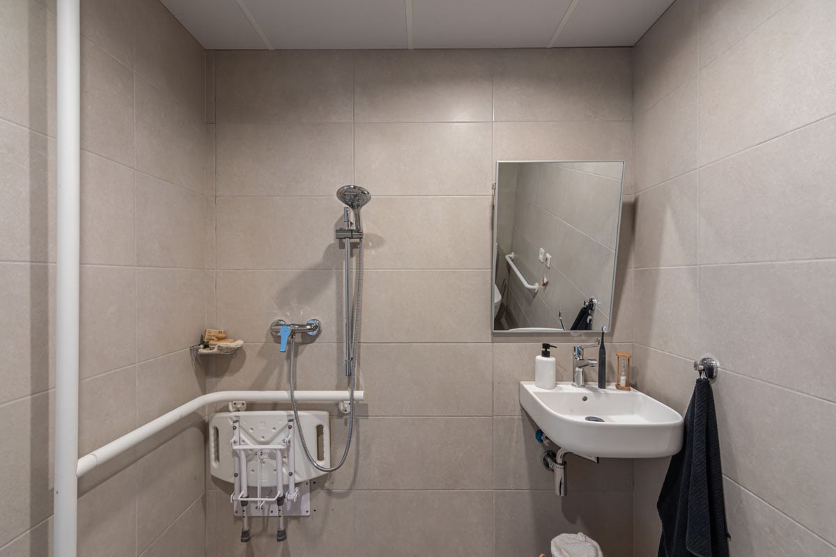 livensa-studios-valencia-malvarrosa-classic-plus-studio-accessible (3).jpg