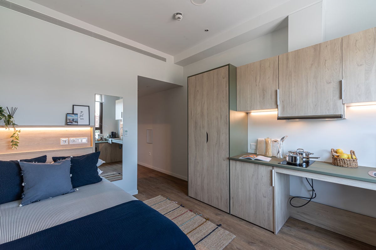 livensa-studios-valencia-malvarrosa-classic-plus-studio-accessible (7).jpg