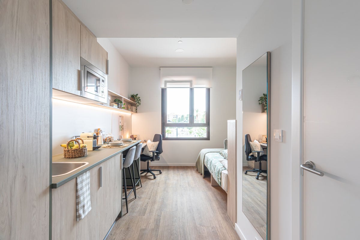 livensa-studios-valencia-malvarrosa-deluxe-ensuite (5).jpg