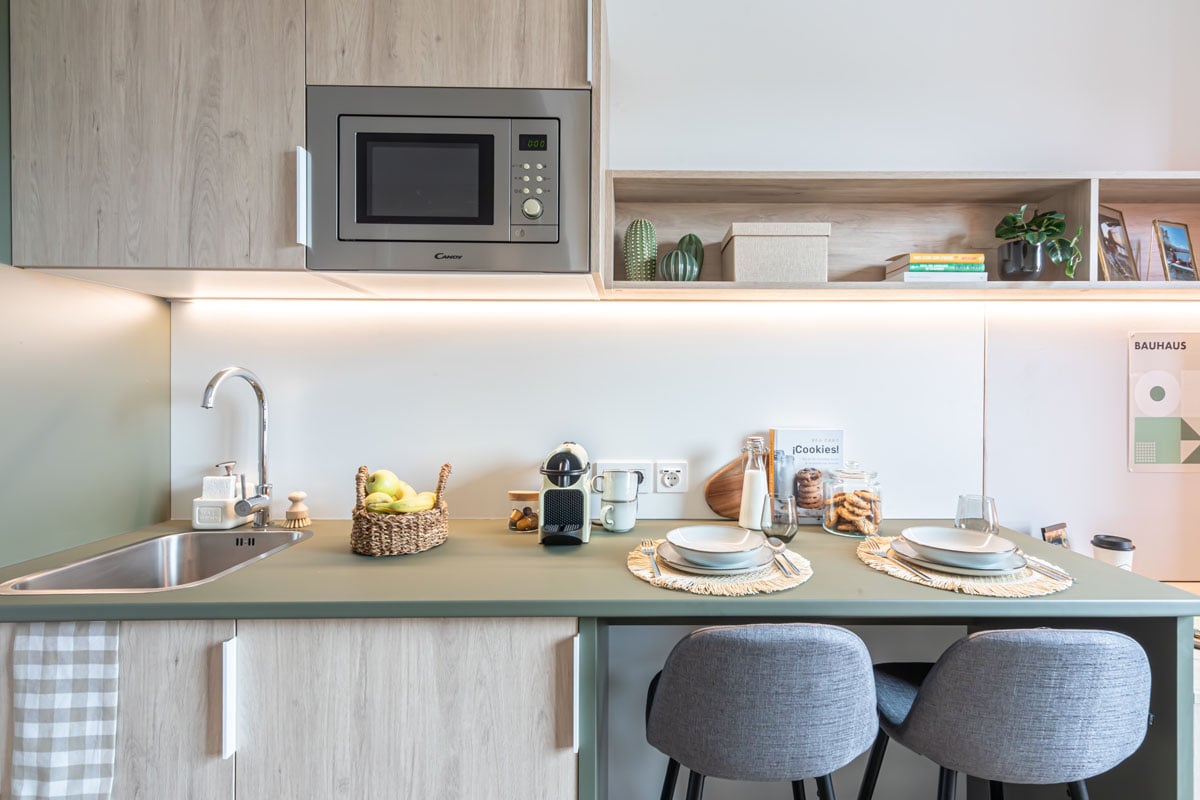 livensa-studios-valencia-malvarrosa-deluxe-ensuite (7).jpg