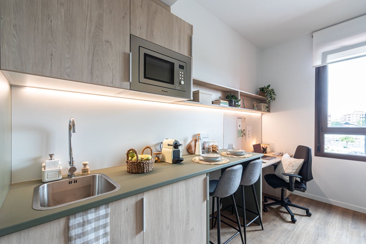 livensa-studios-valencia-malvarrosa-deluxe-ensuite (8).jpg