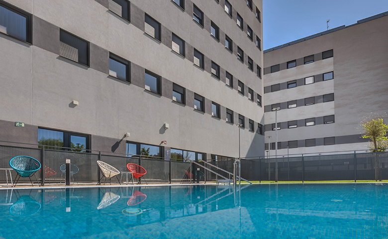 piscina-livensa-living-malaga