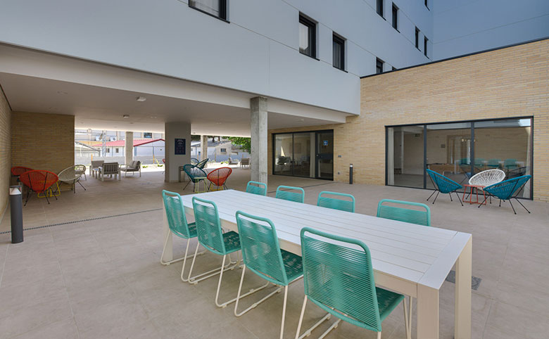 Terraza Residencia De Estudiantes Livensa Living Salamanca