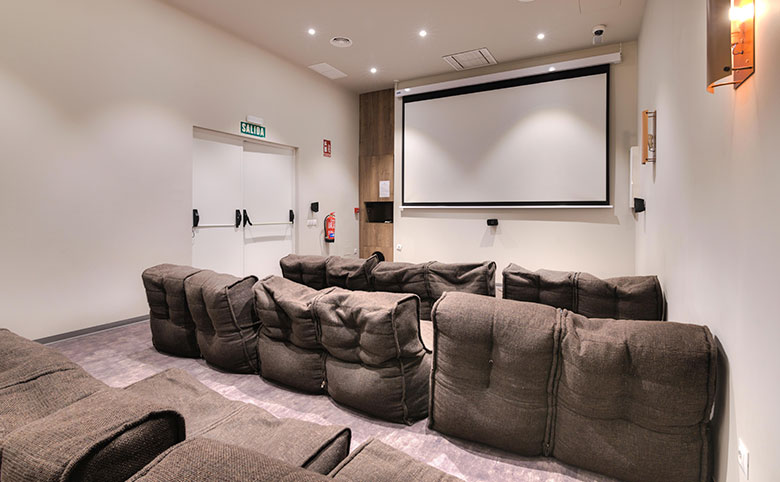 Cine Residencia Livensa Living Valencia Student Accommodation In Valencia Real Marina