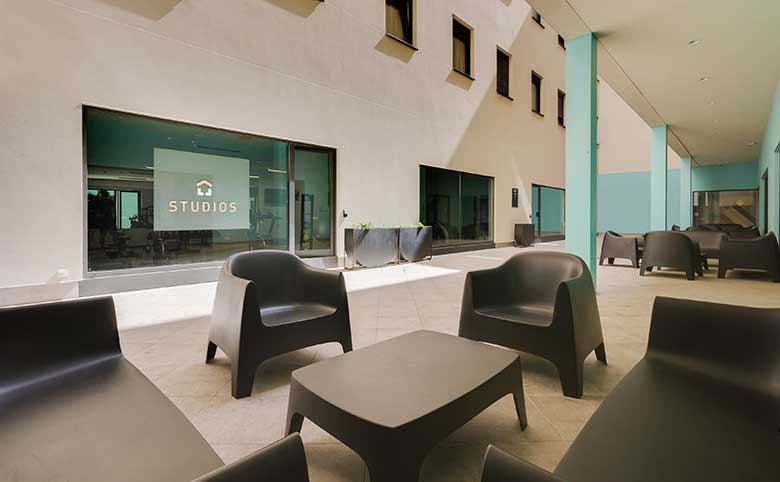 Terraza-Livensa-Living-Studios-San-Sebastian
