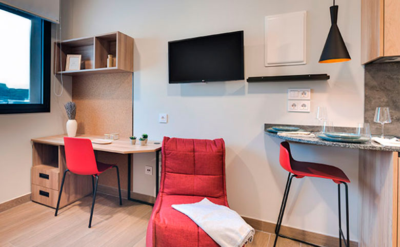 Livensa-Living-Barcelona-Sants-Badal-Escritorio