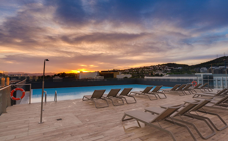 Livensa-Living-Barcelona-Sants-Badal-Piscina