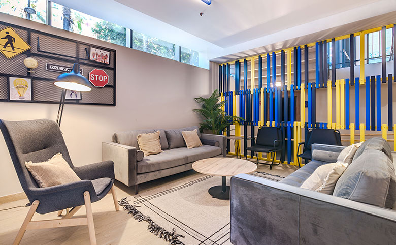 Livensa-Living-Barcelona-Sants-Badal-Zona-Estar