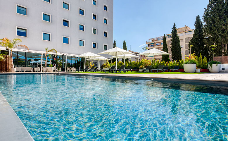 Terraza-Residencia-Estudiantes-Livensa-Living-Granada-Fuentenueva